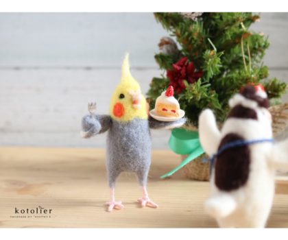 オカメインコさんとクリスマスケーキ ケーキおいしいね!
